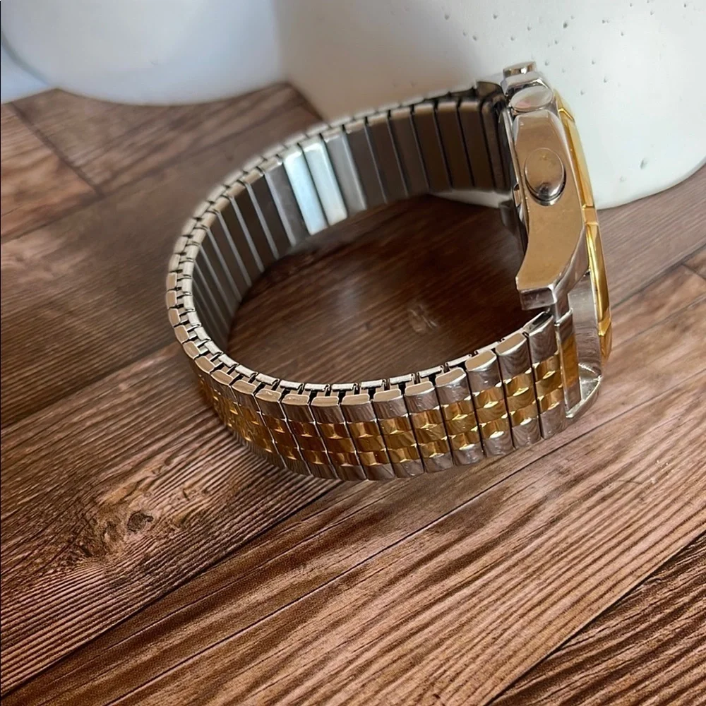 Elegant Two-Tone Metal Watch Marines The Few The Praud ..